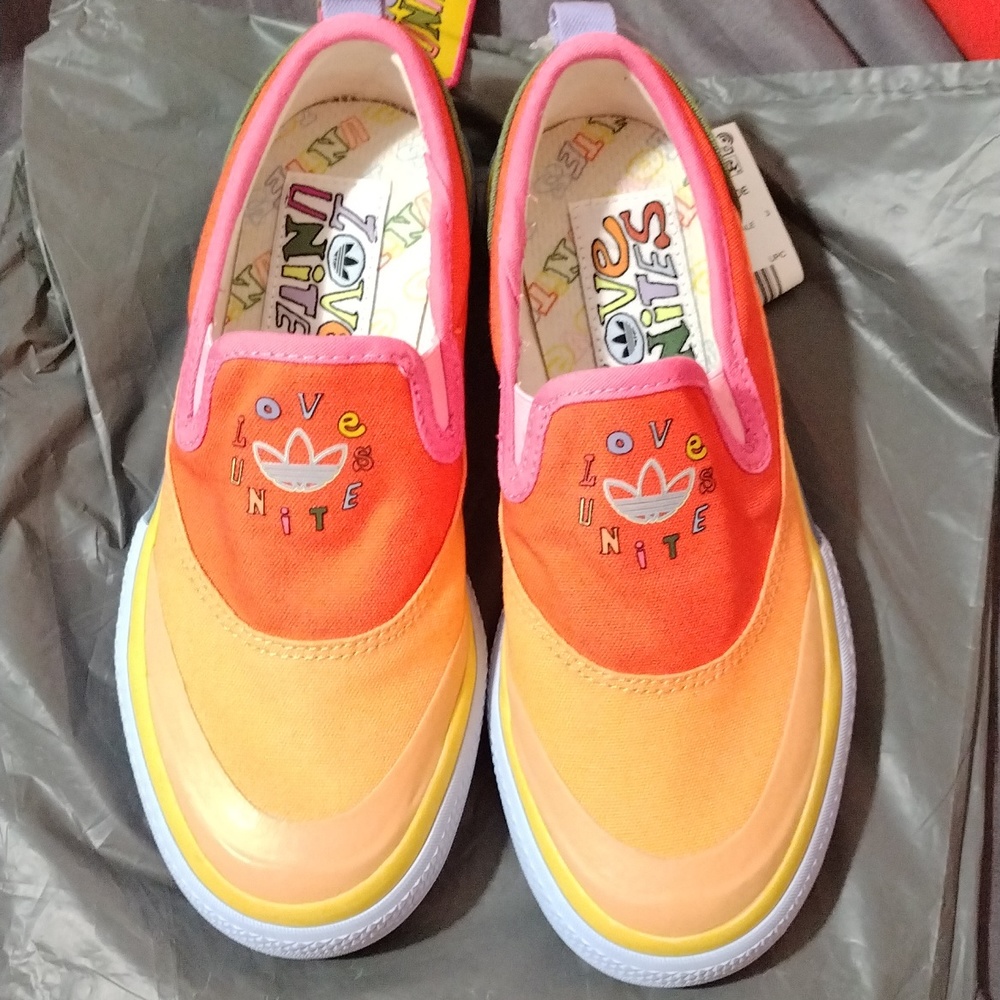 Adidas love unite slip on low